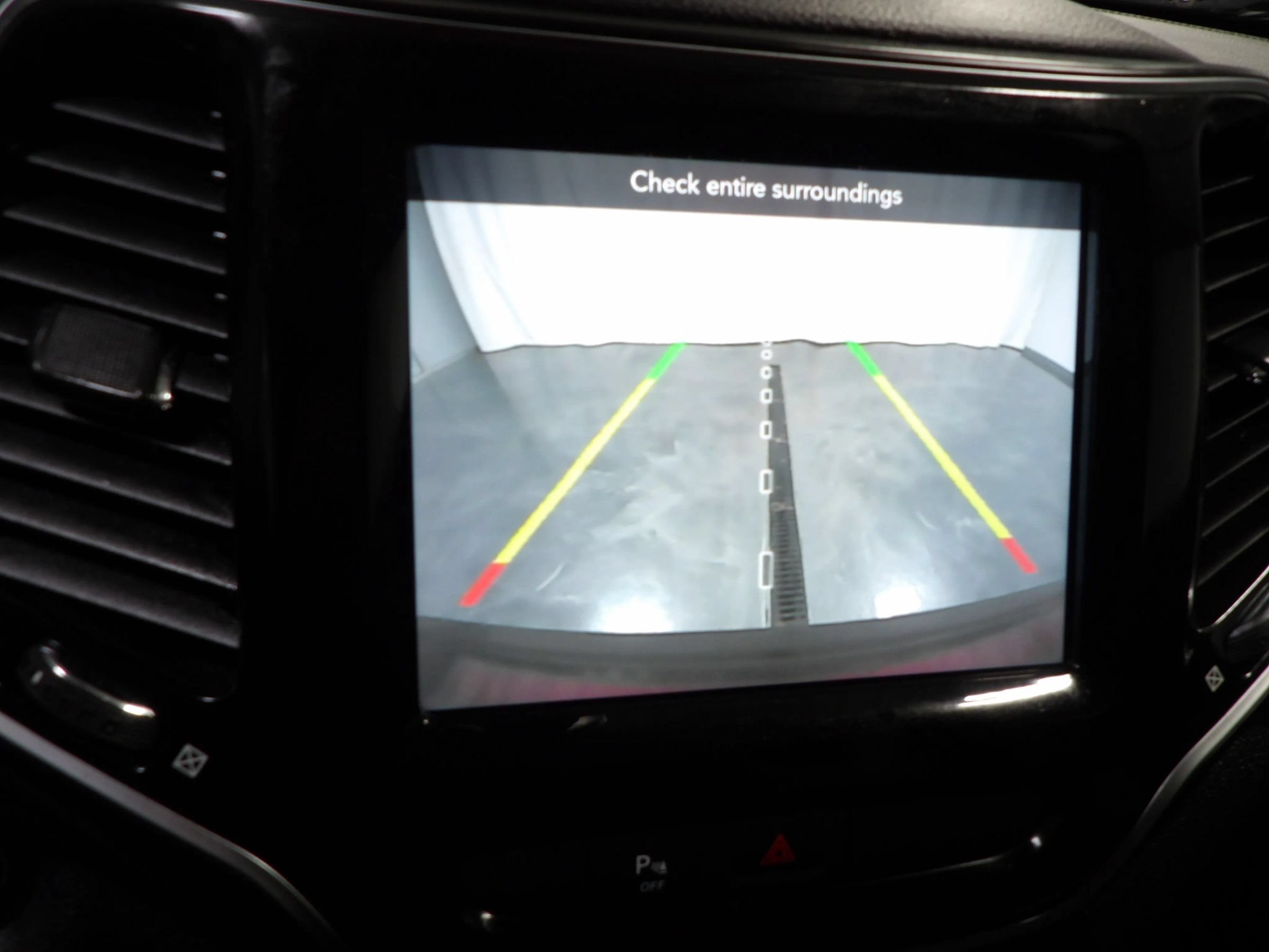 Used 2019 Jeep Cherokee Limited FWD image 16
