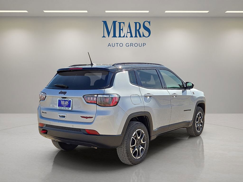 Used 2024 Jeep Compass Trailhawk image 5