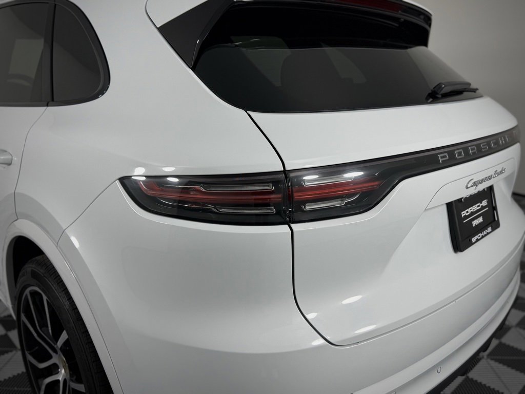 Used 2022 Porsche Cayenne Turbo image 12