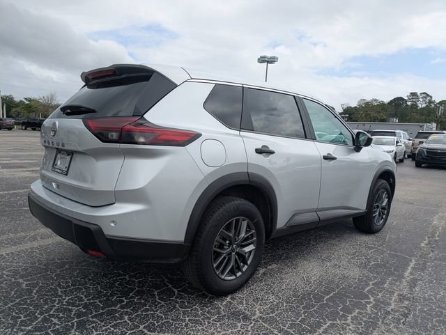 Used 2024 Nissan Rogue S image 5