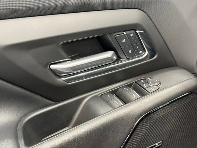 Used 2025 Chevrolet Silverado EV LT AWD/4WD image 19