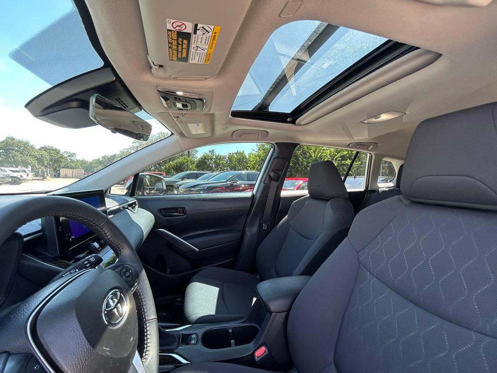 Used 2024 Toyota Corolla Cross LE w/ Moonroof Package FWD image 12