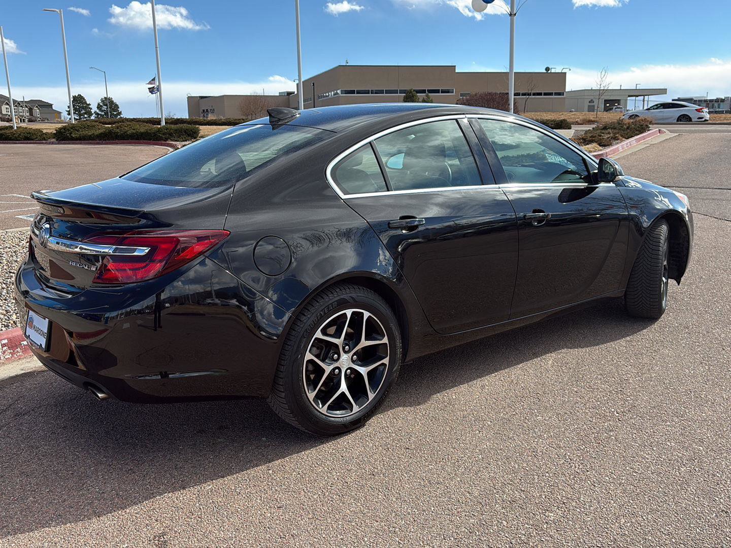 Used 2017 Buick Regal Sport Touring image 25