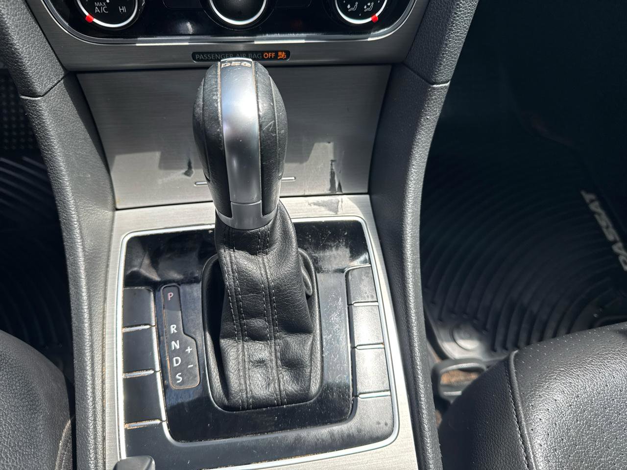 Used 2015 Volkswagen Passat TDI SE FWD image 17