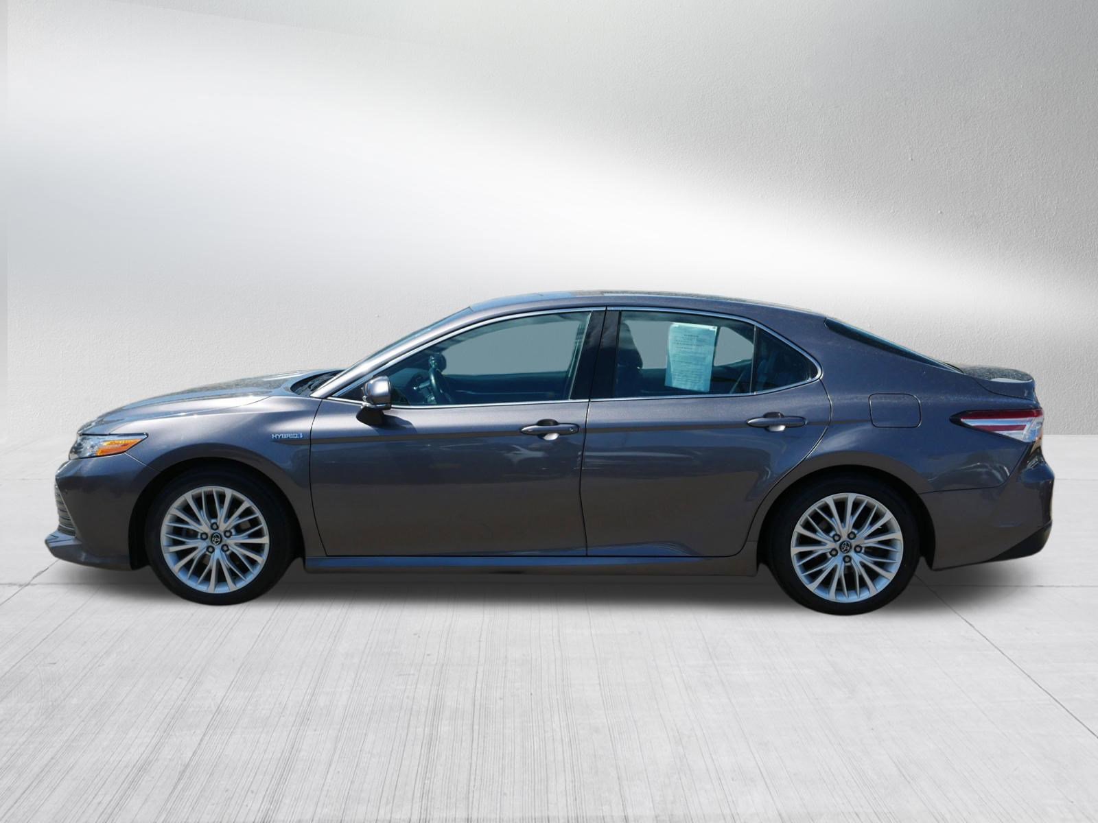 Used 2018 Toyota Camry XLE FWD image 4