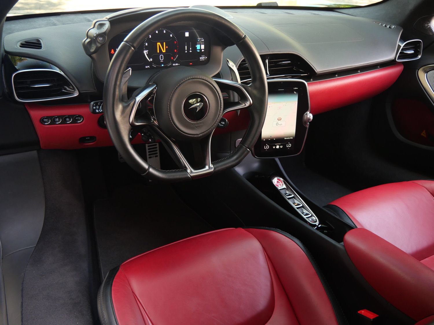 Used 2023 McLaren Artura RWD image 7