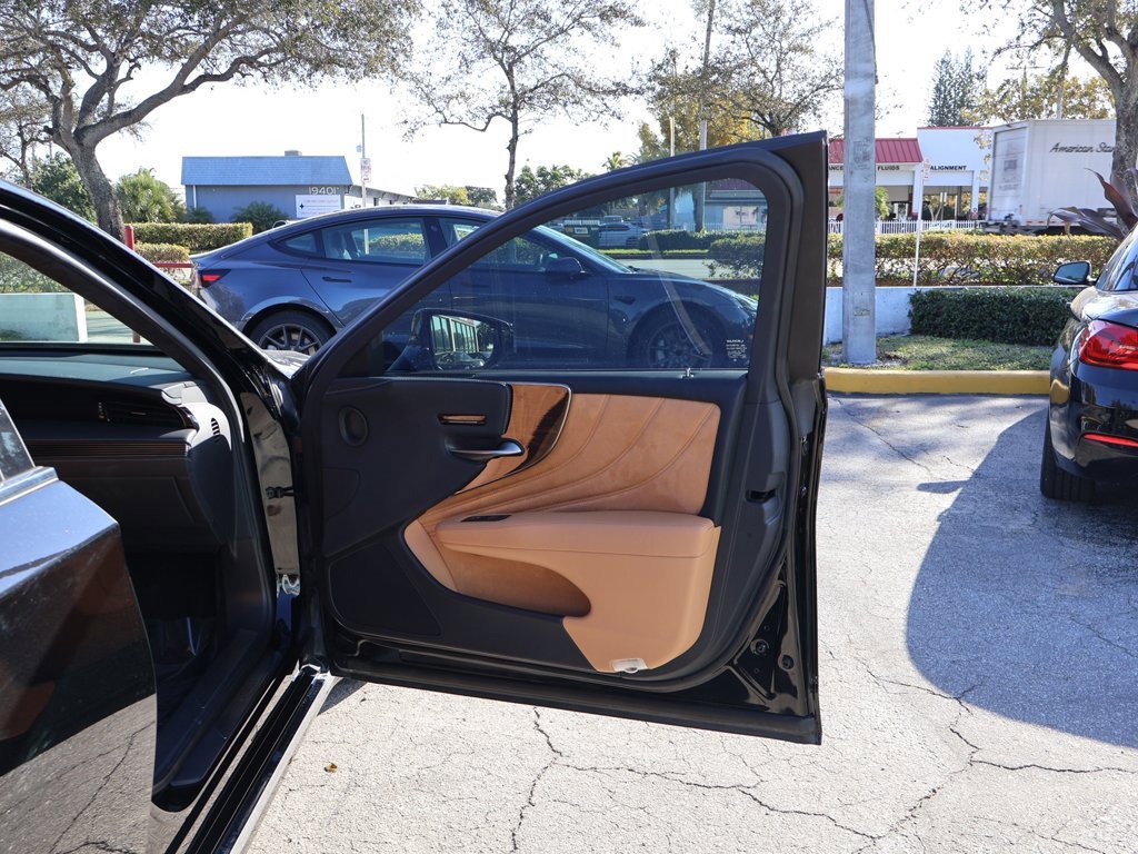 Used 2023 Lexus LS 500 w/ Luxury Package image 28