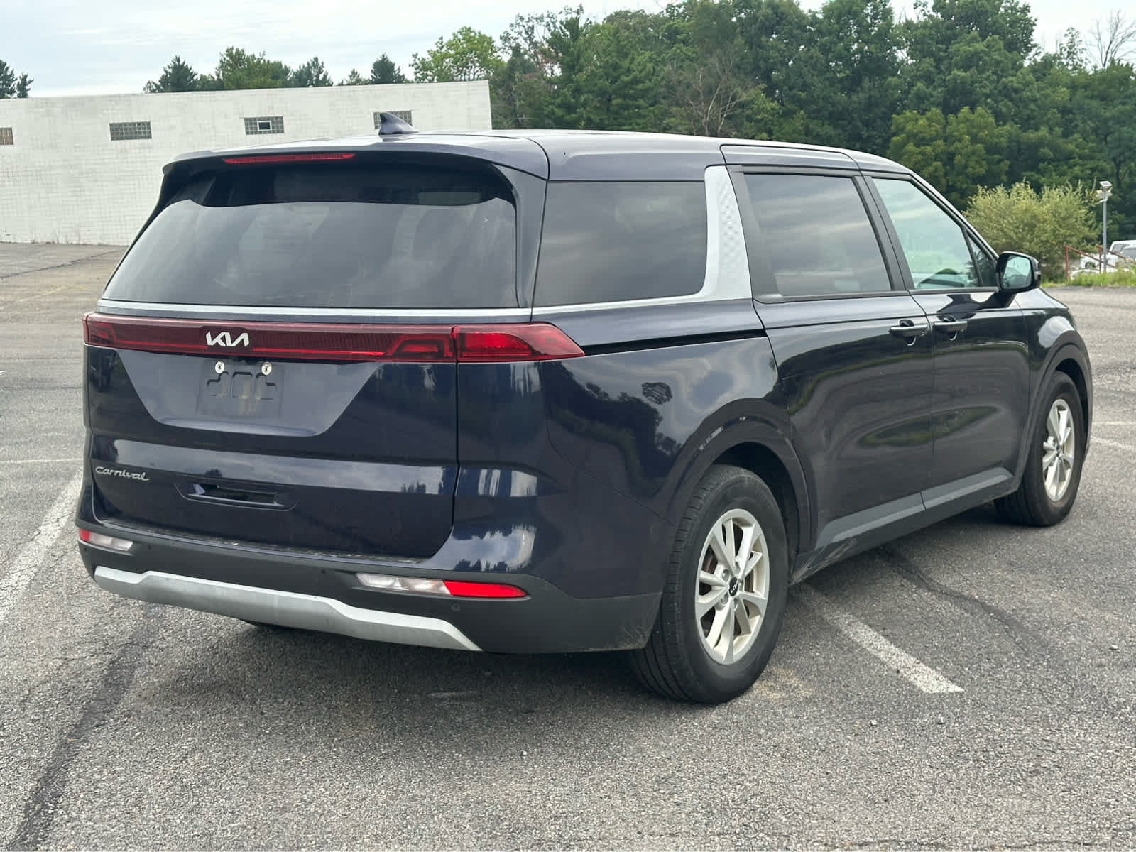 Used 2022 Kia Carnival LX FWD image 5