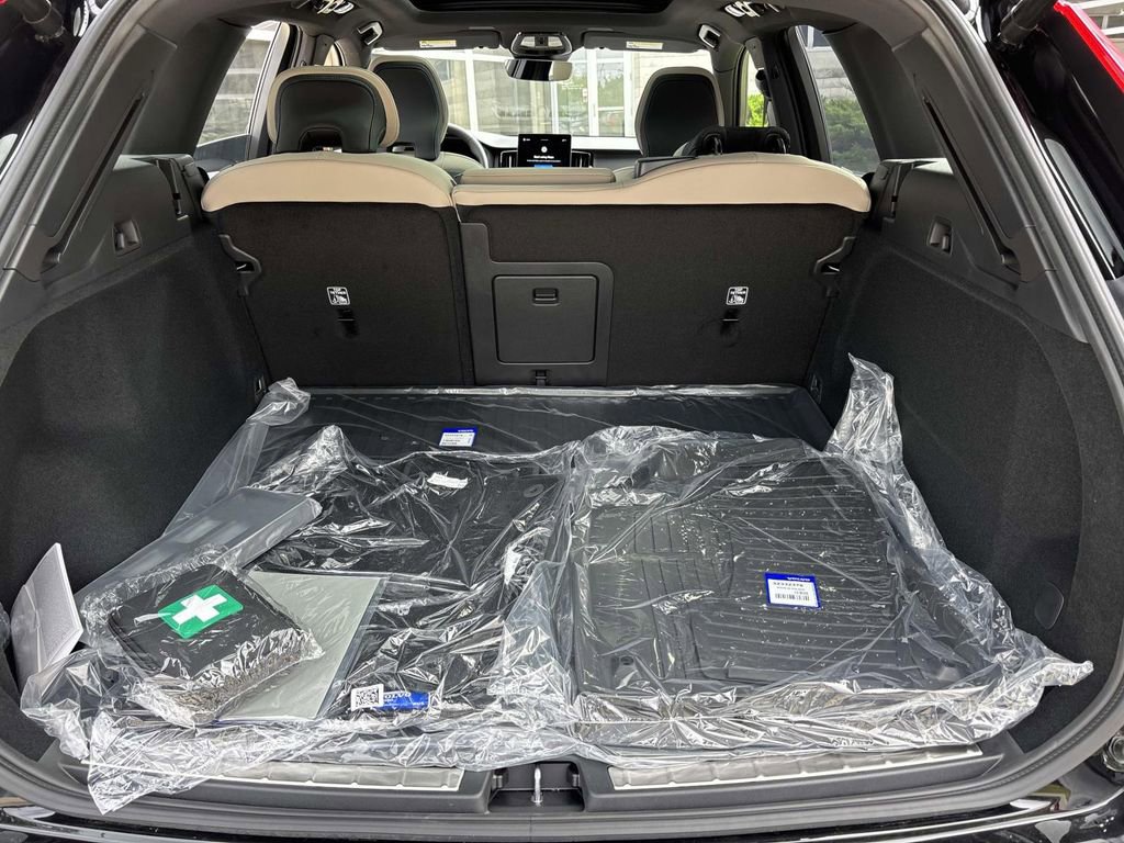 New 2026 Volvo XC60 B5 Plus w/ Protection Package Premier image 9