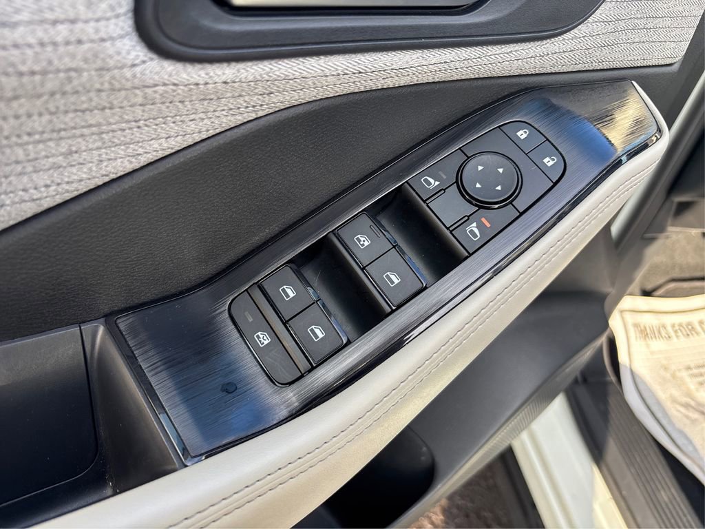 Used 2023 Nissan Rogue SV image 32