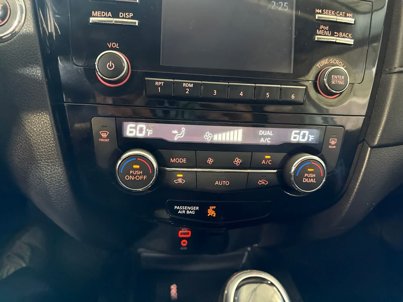 Used 2017 Nissan Rogue SV FWD image 24