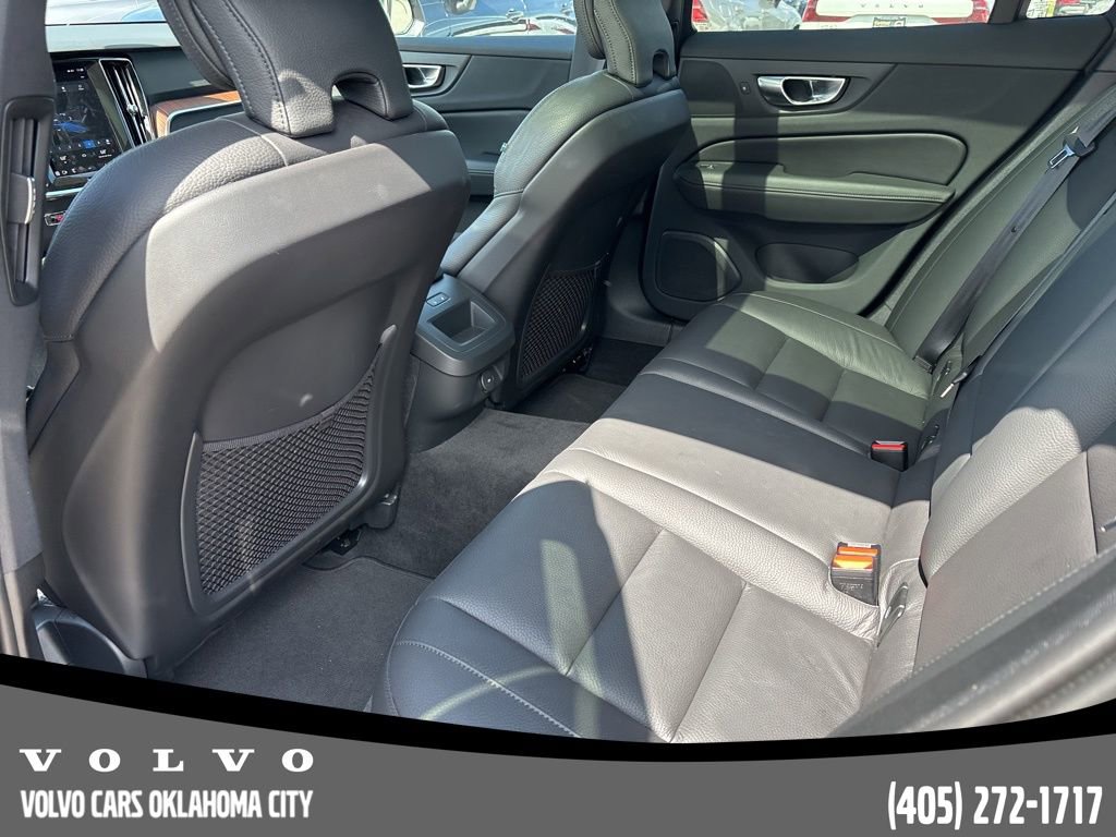 Used 2025 Volvo V60 B5 Cross Country Plus image 15