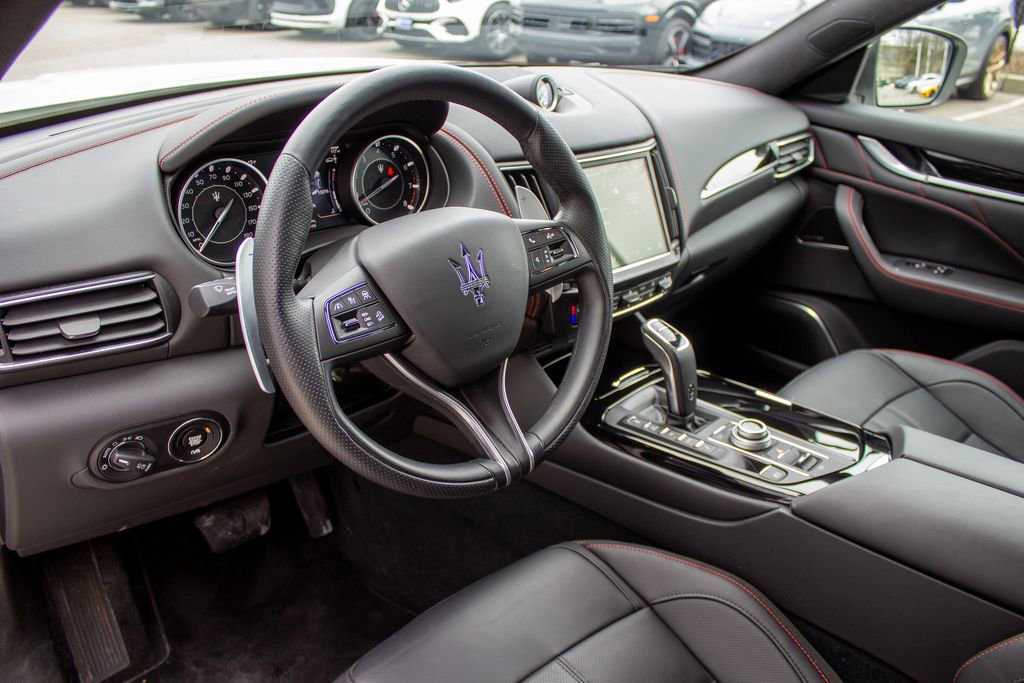 Used 2024 Maserati Levante GT Ultima image 11