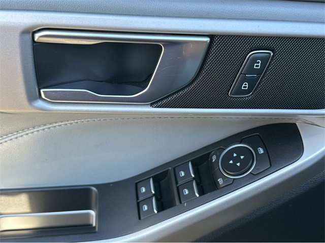 Used 2022 Ford Explorer XLT w/ Equipment Group 202A image 34