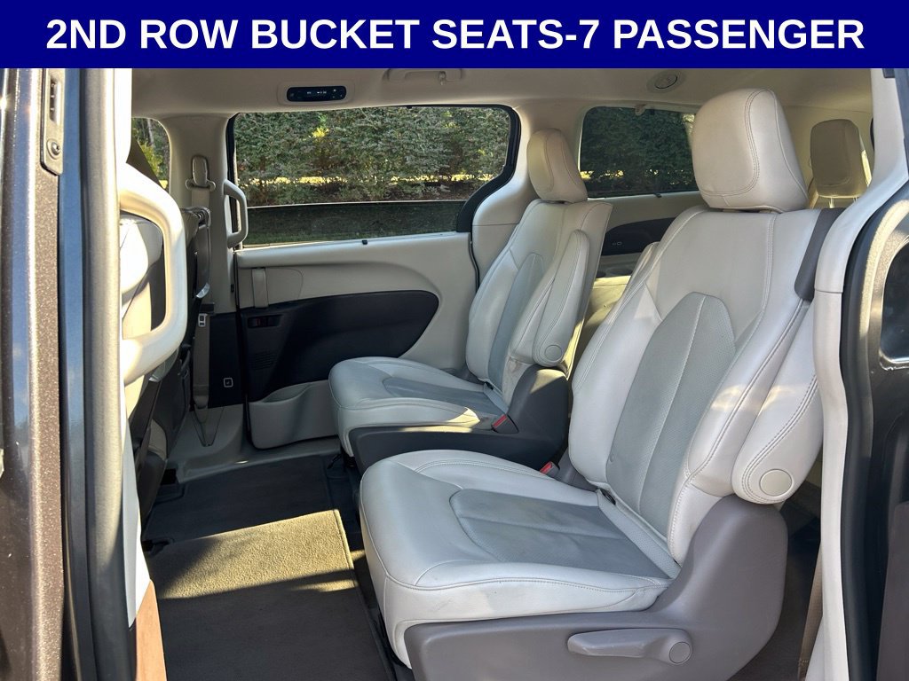 Used 2021 Chrysler Pacifica Touring-L w/ Uconnect Theater Family Group FWD image 7