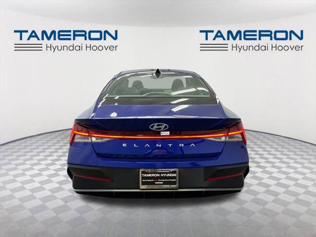 New 2025 Hyundai Elantra SEL image 4