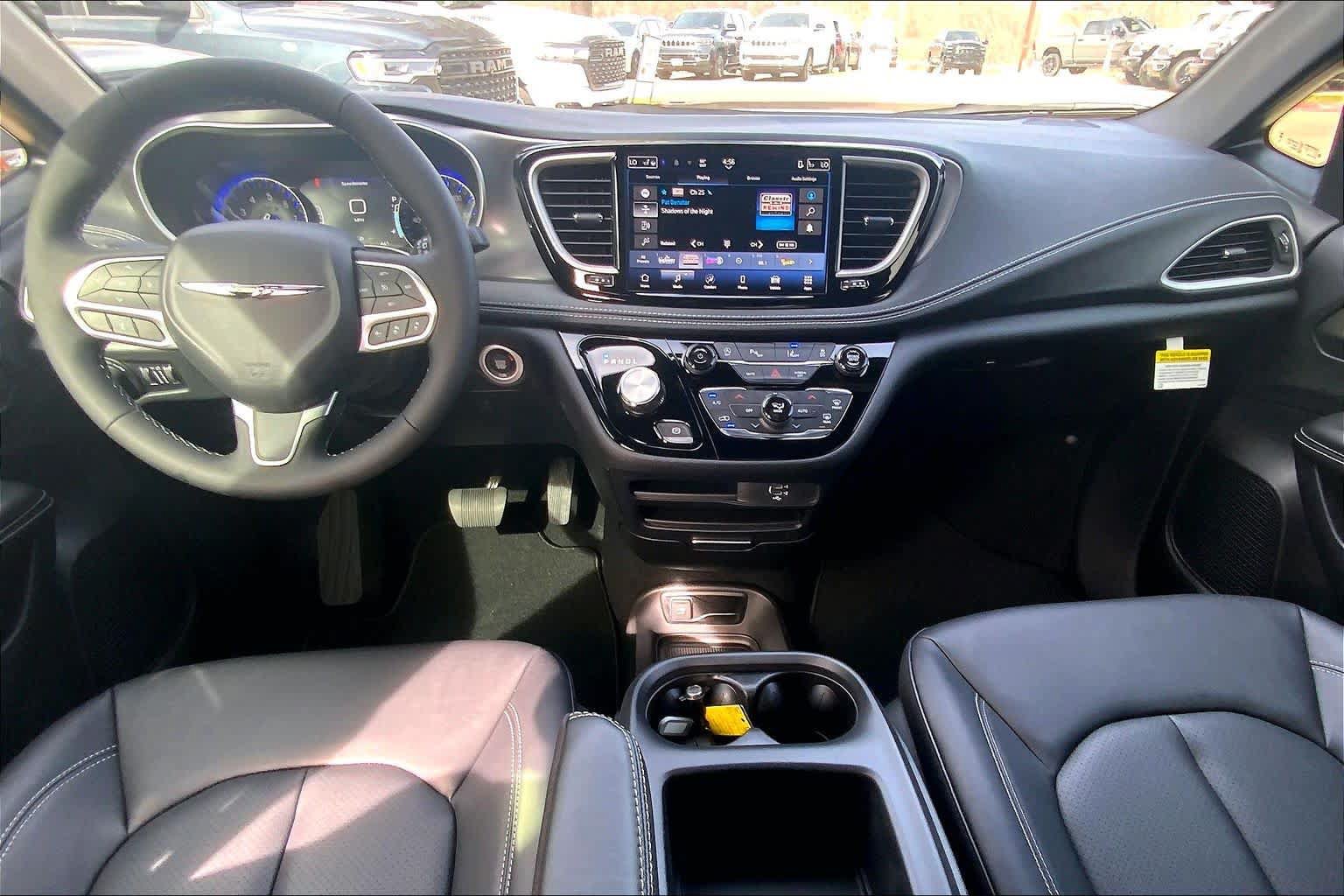 New 2026 Chrysler Pacifica Select FWD image 5