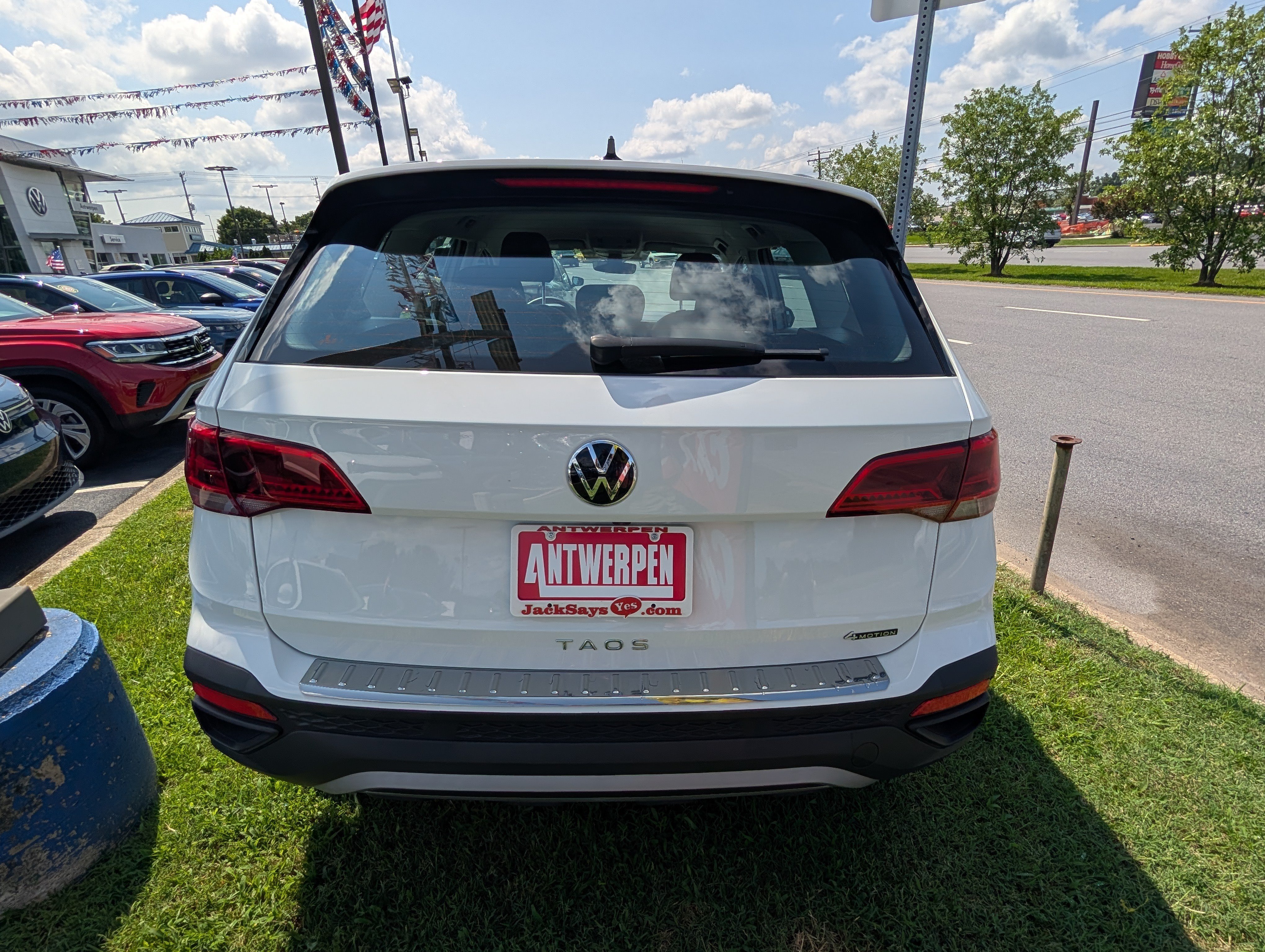 Used 2023 Volkswagen Taos S w/ Driver Assistance Package AWD/4WD image 4