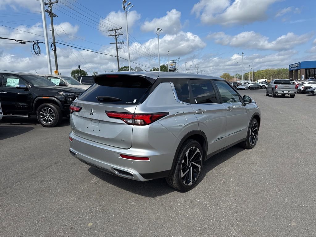 Used 2022 Mitsubishi Outlander SE image 5