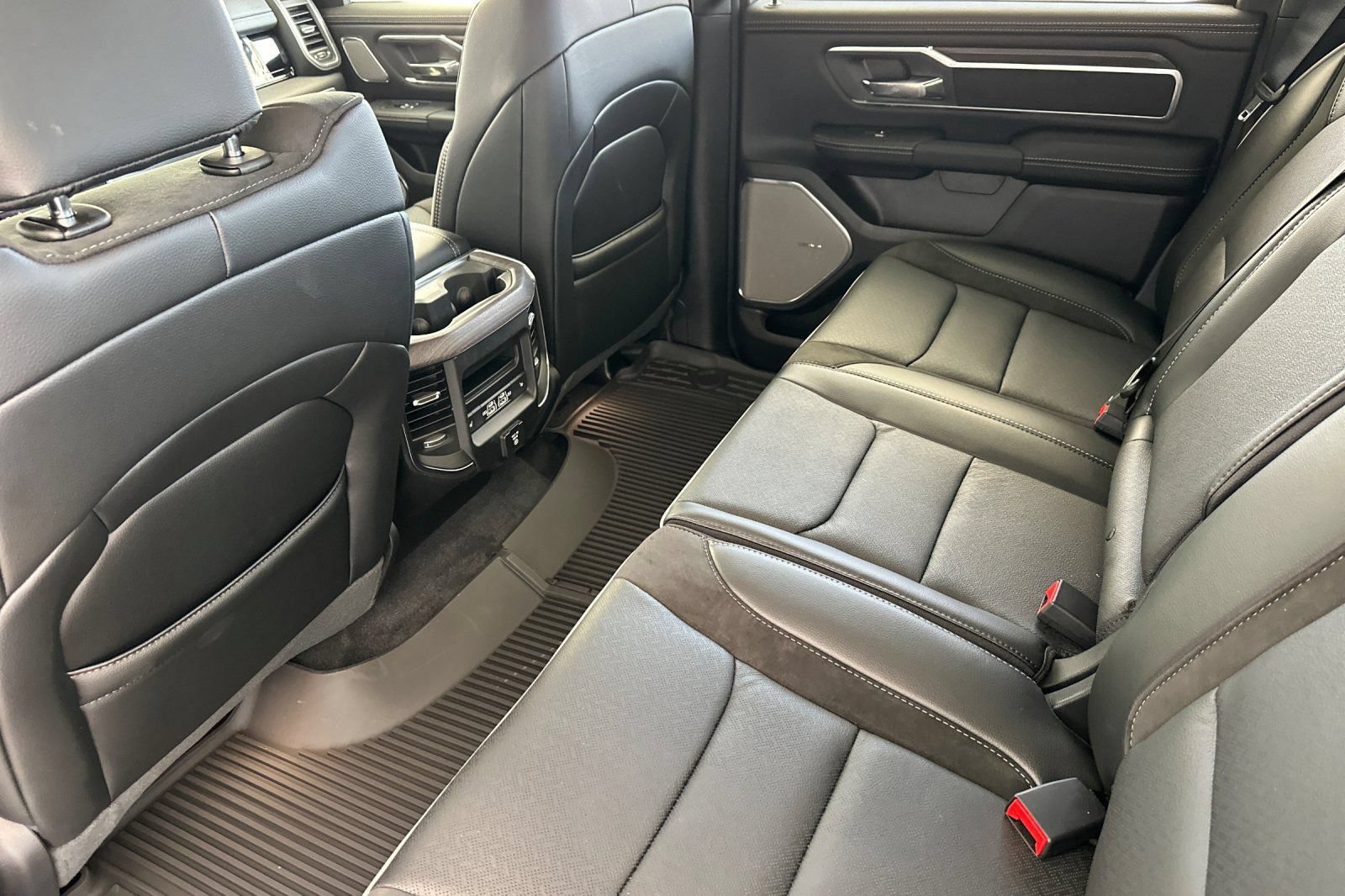New 2026 RAM 1500 Laramie AWD/4WD image 13