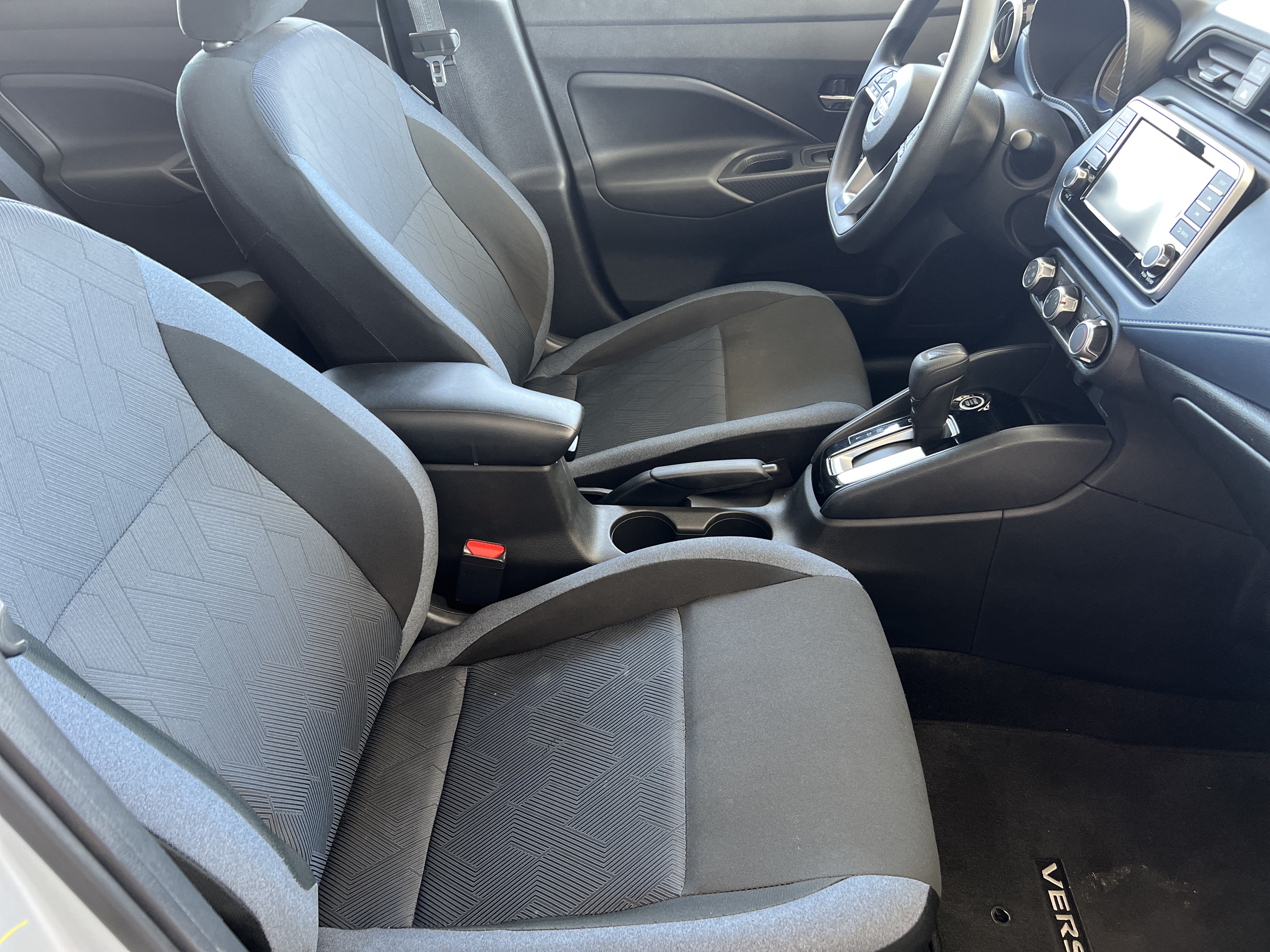 Used 2025 Nissan Versa SV FWD image 15