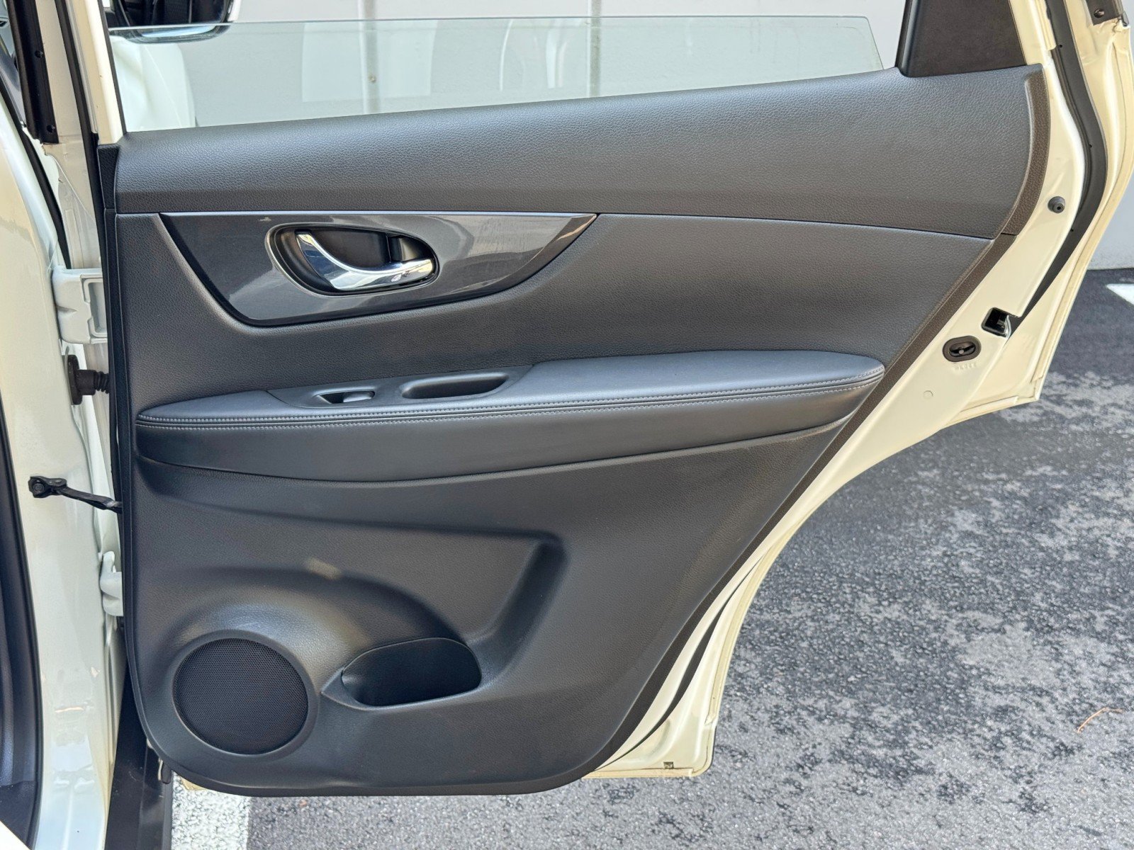 Used 2017 Nissan Rogue S AWD/4WD image 36