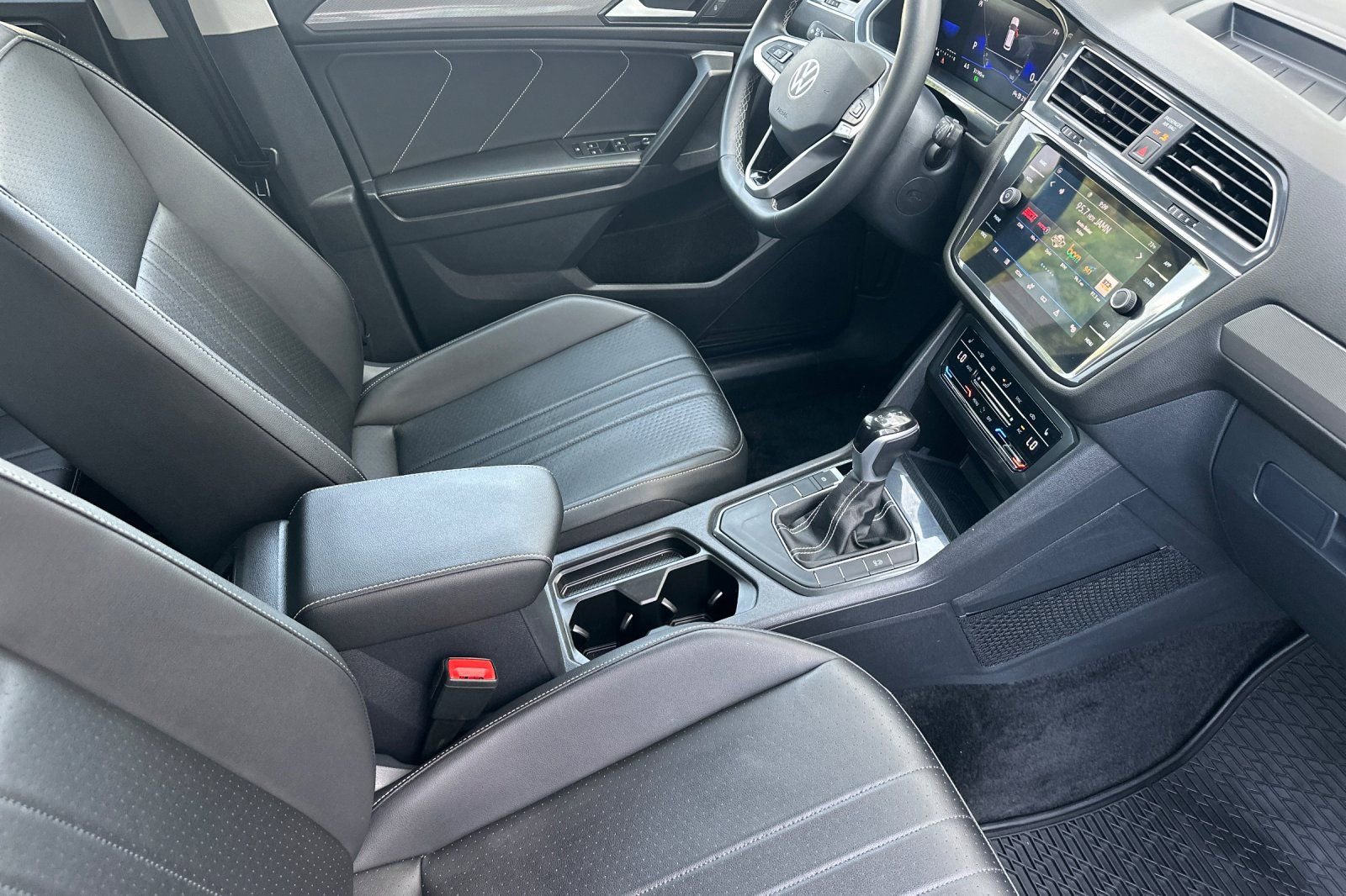 Certified 2023 Volkswagen Tiguan SE w/ Panoramic Sunroof Package image 17