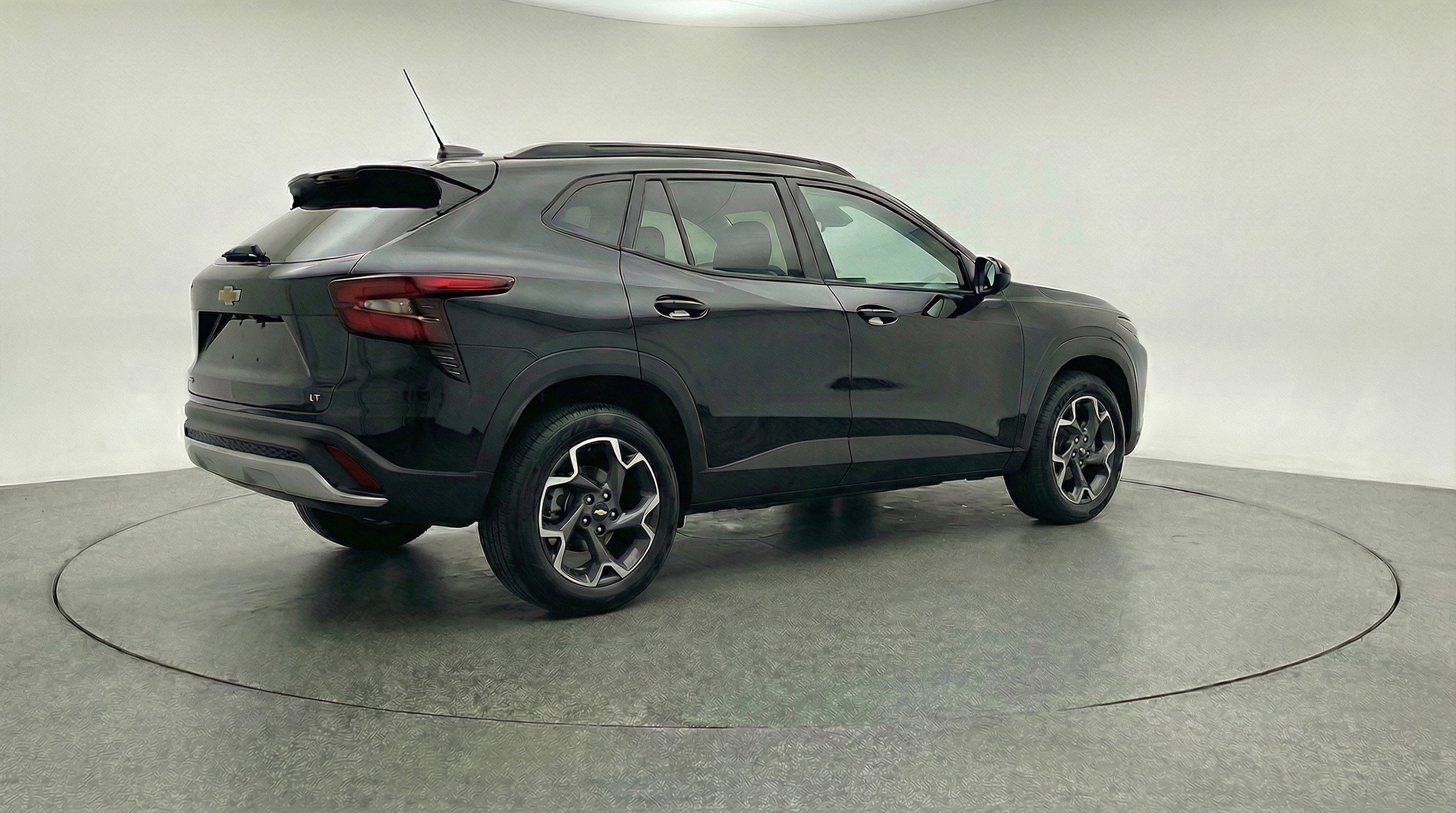 Used 2025 Chevrolet Trax LT image 9