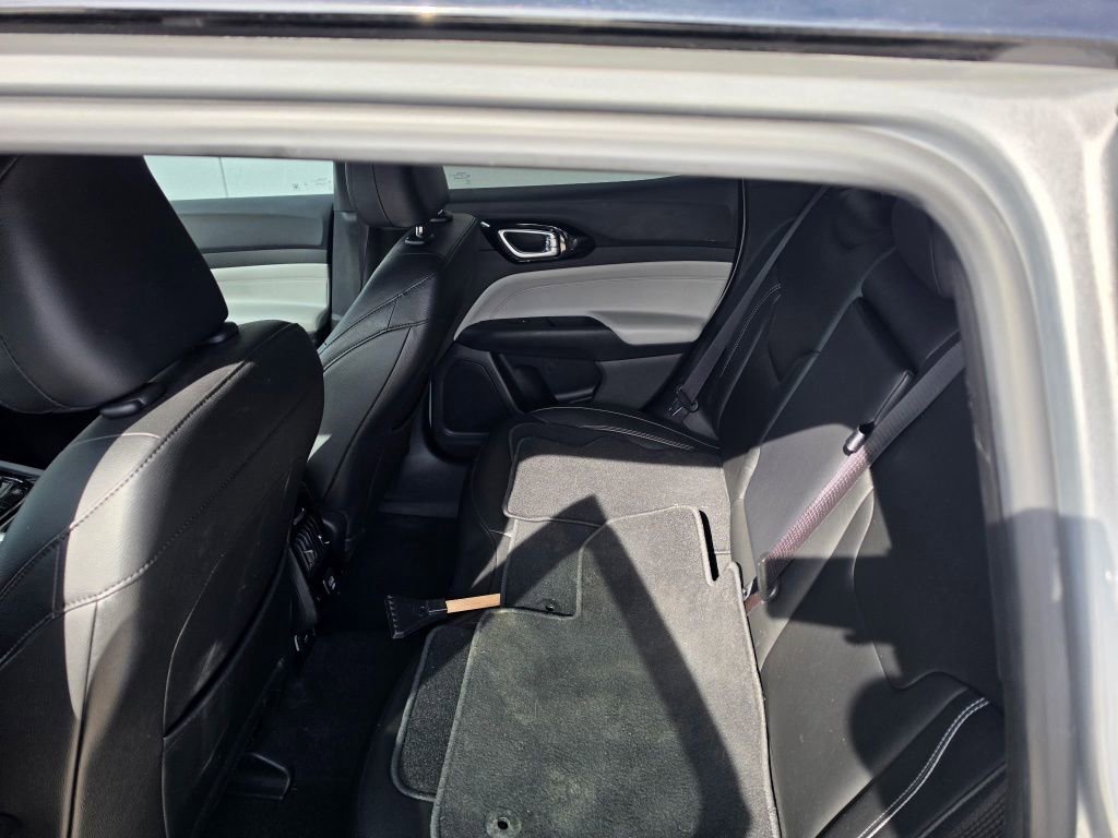 Used 2025 Jeep Compass Limited AWD/4WD image 15