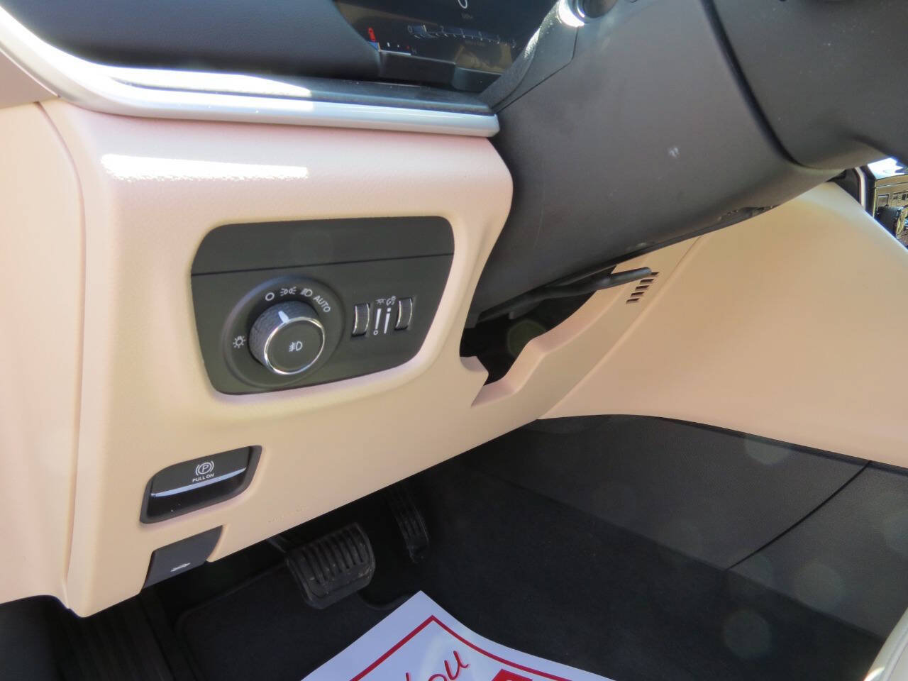 Used 2022 Jeep Grand Cherokee Limited AWD/4WD image 9