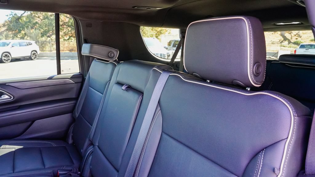 Used 2023 GMC Yukon XL SLT AWD/4WD image 13