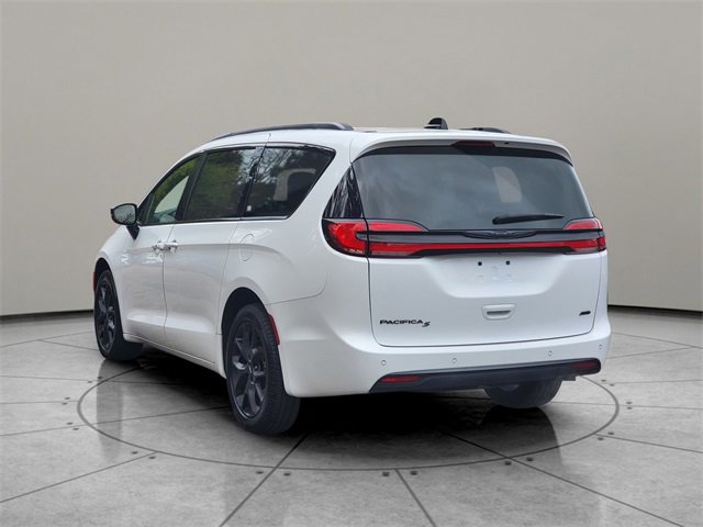 Certified 2024 Chrysler Pacifica Touring-L w/ S Appearance Package image 10