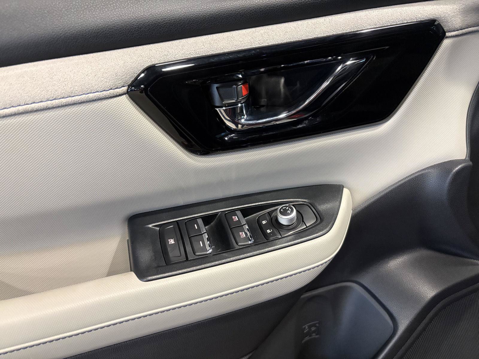 Used 2025 Subaru Forester Limited AWD/4WD image 11