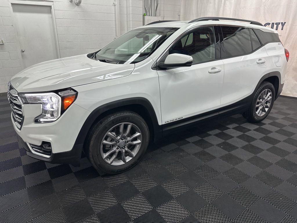Used 2024 GMC Terrain SLT image 5