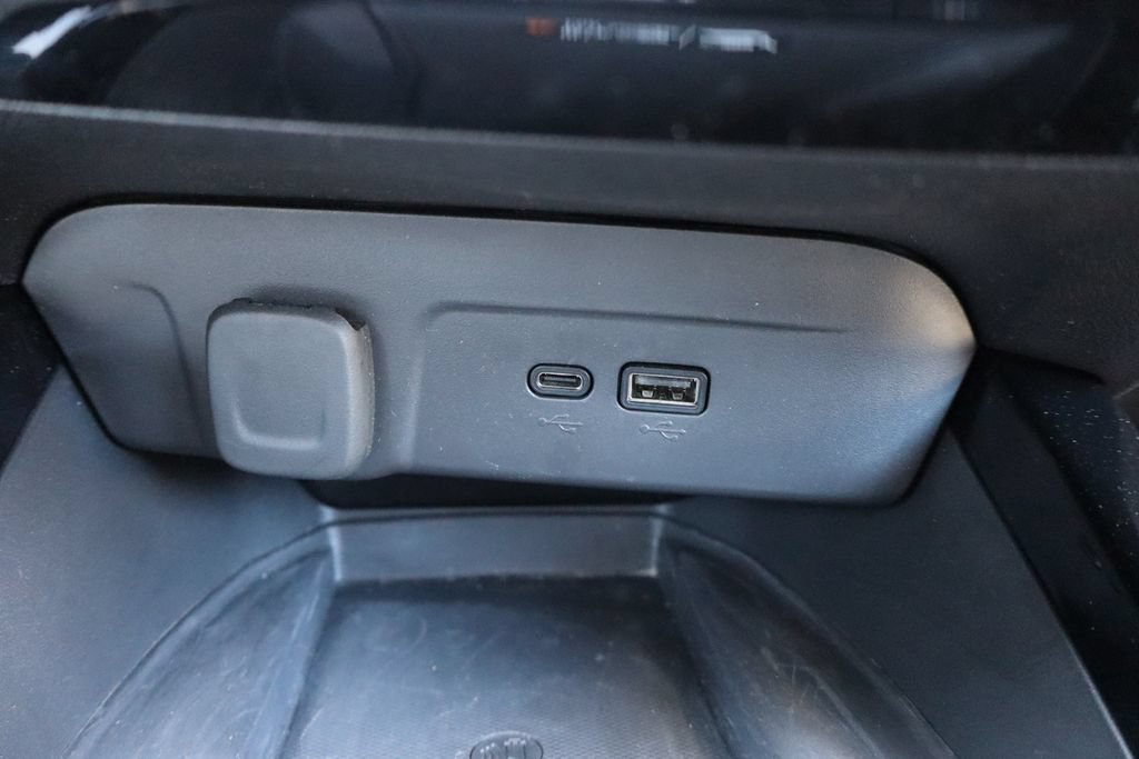 Used 2025 Chevrolet Trax ACTIV w/ Sunroof Package FWD image 17
