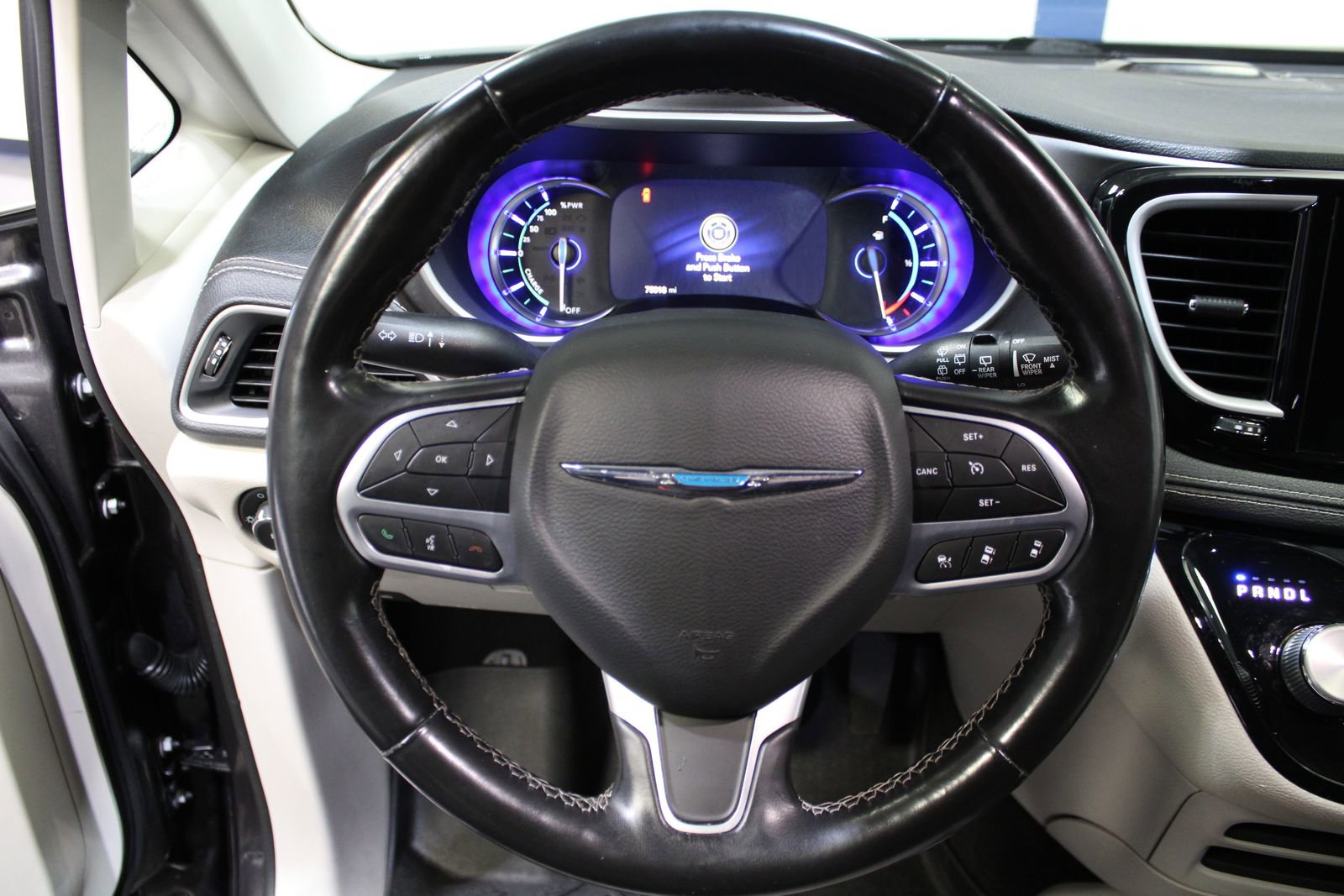 Used 2021 Chrysler Pacifica Touring-L FWD image 30