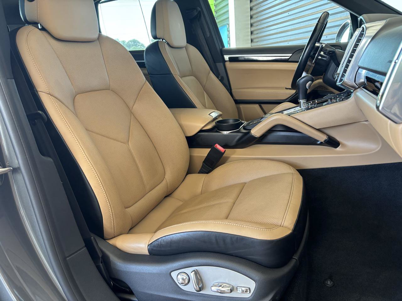 Used 2018 Porsche Cayenne S w/ Premium Package Plus AWD/4WD image 21
