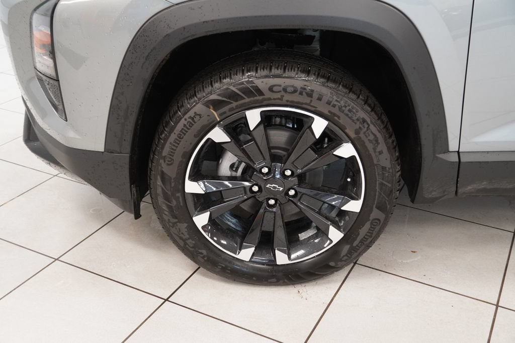 New 2027 Chevrolet Equinox RS w/ LPO, Floor Liner Package FWD image 15