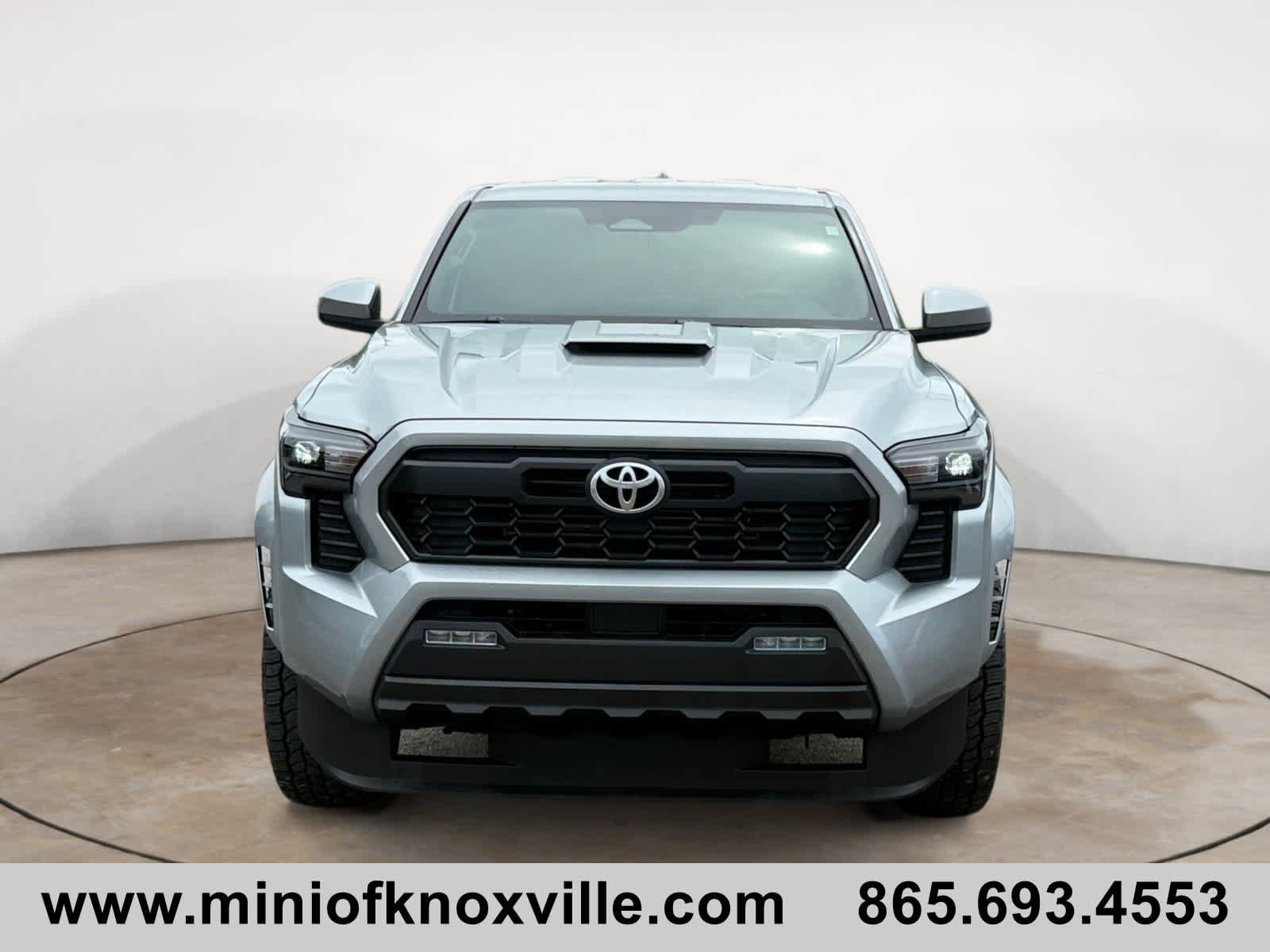 Used 2024 Toyota Tacoma TRD Sport AWD/4WD image 8