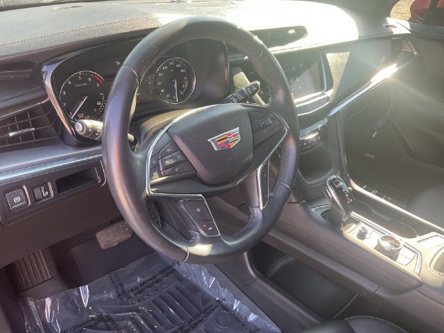 Certified 2022 Cadillac XT5 Luxury FWD image 11