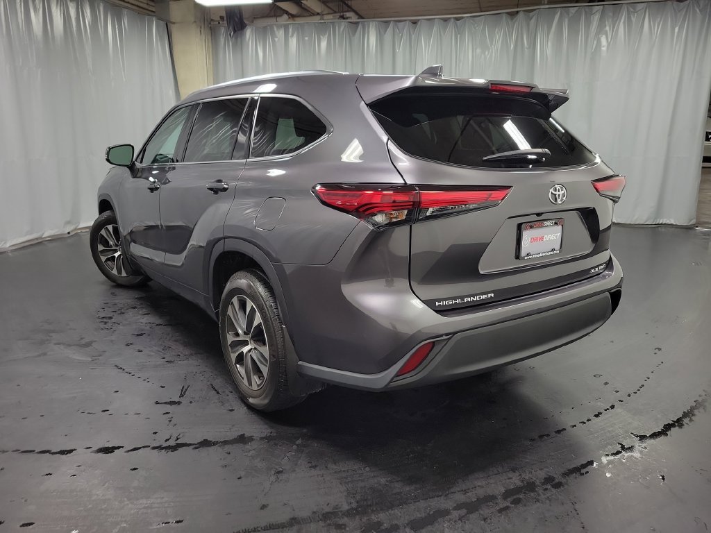 Used 2021 Toyota Highlander XLE AWD/4WD image 6