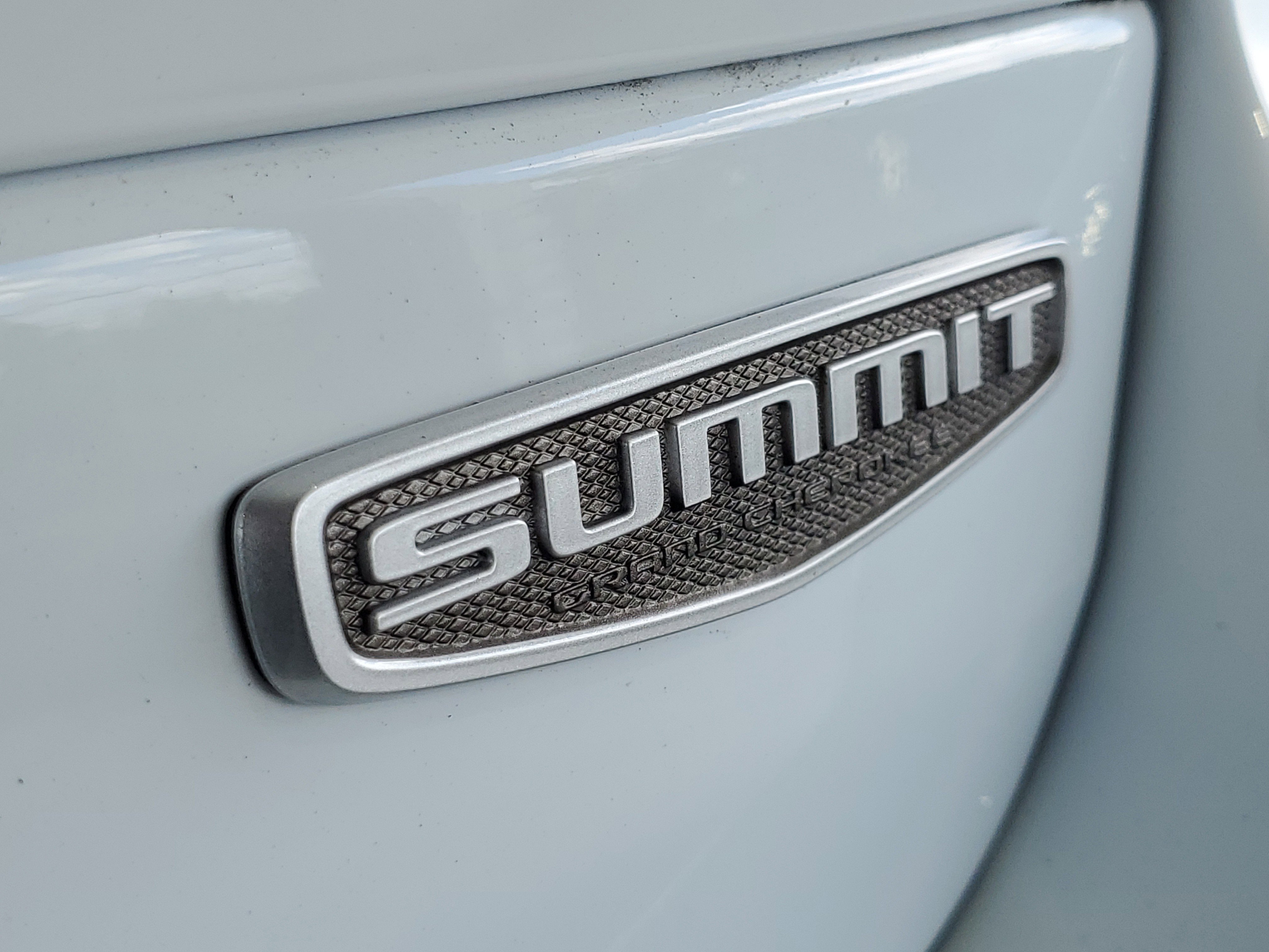 Certified 2025 Jeep Grand Cherokee Summit w/ Adv Protech Group IV AWD/4WD image 6