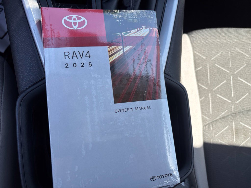 Used 2025 Toyota RAV4 XLE w/ Convenience Package FWD image 31