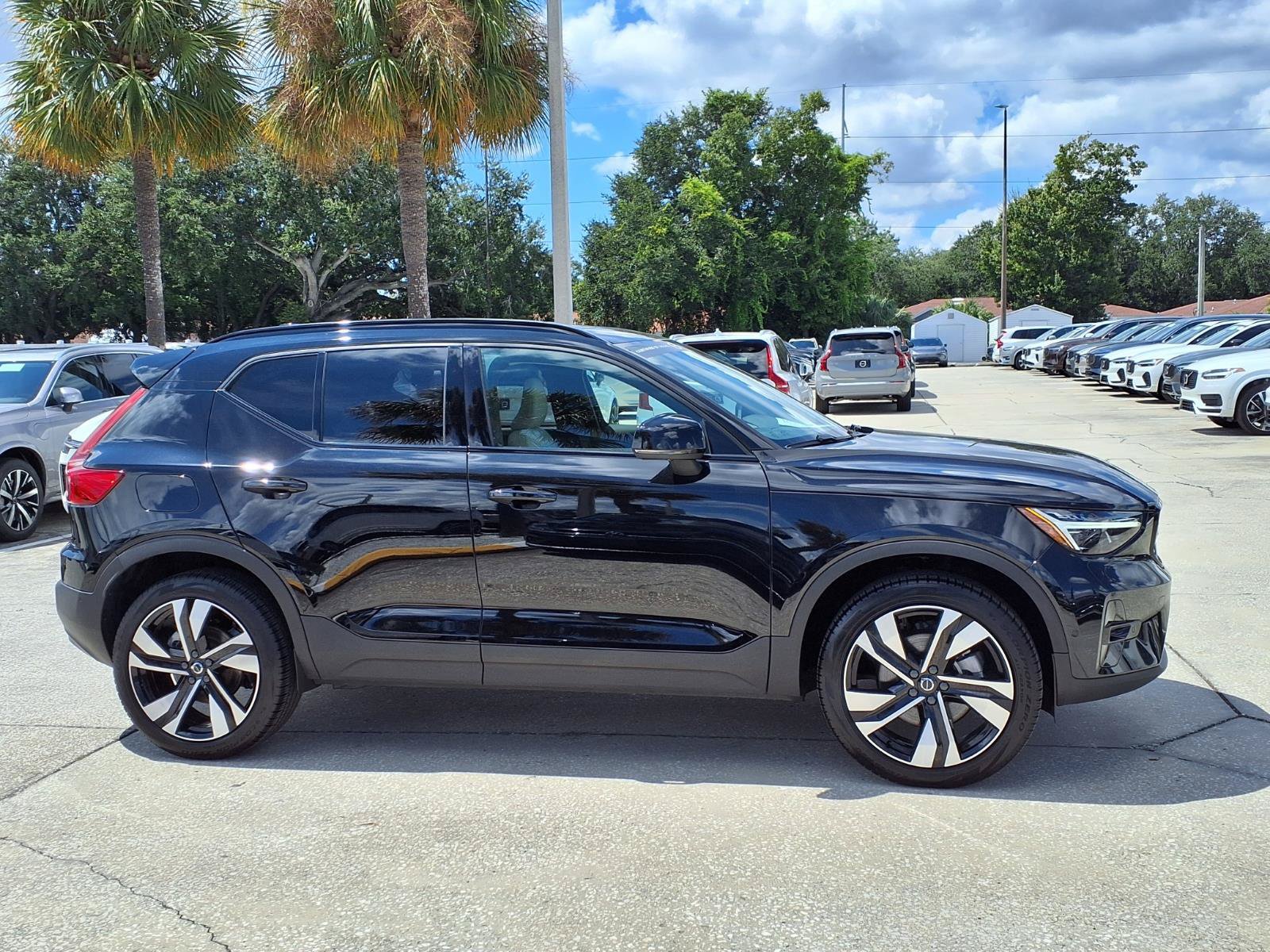 Certified 2025 Volvo XC40 B5 Ultra AWD/4WD image 8