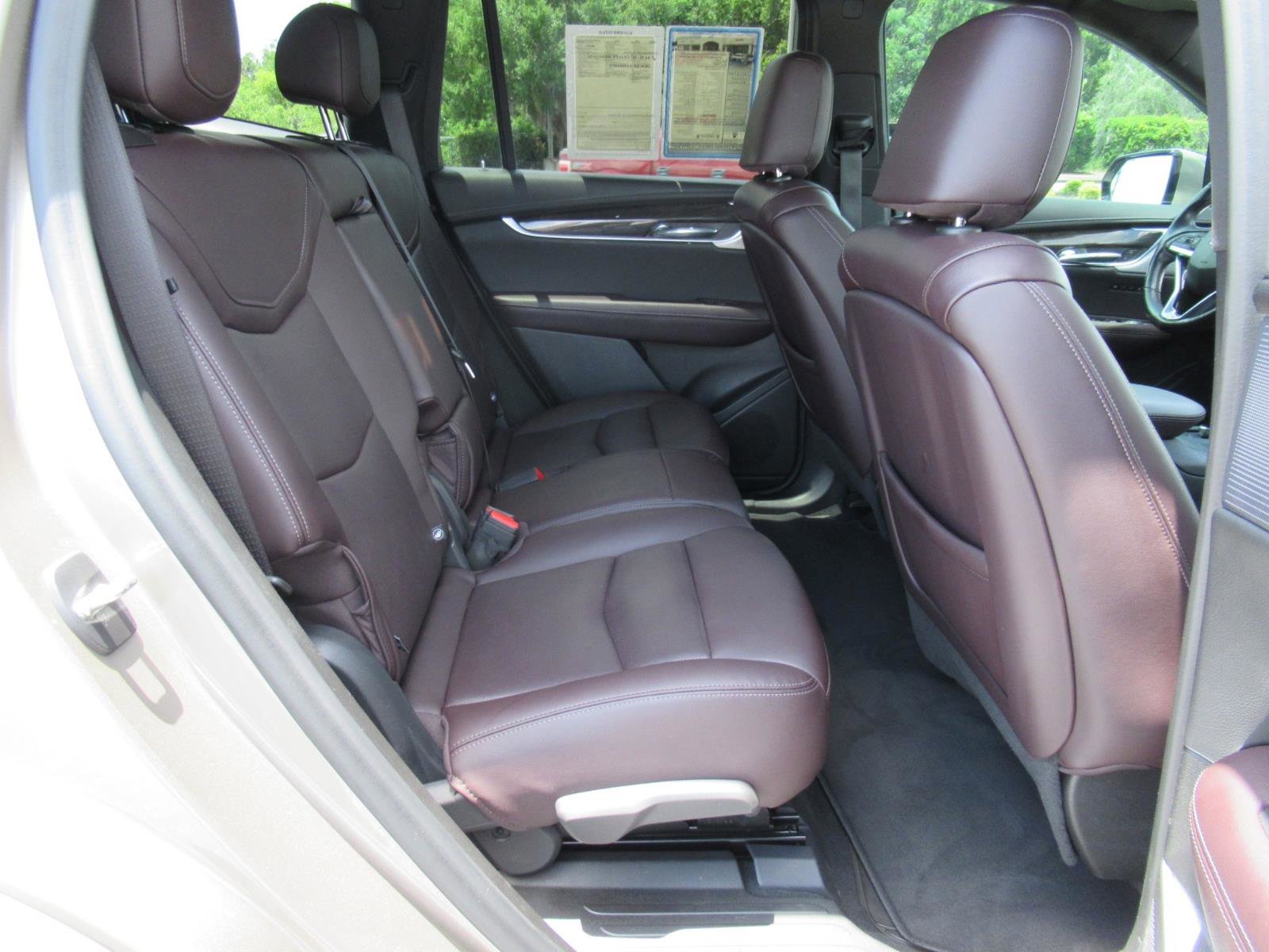 Used 2022 Cadillac XT6 Premium Luxury w/ Technology Package FWD image 32