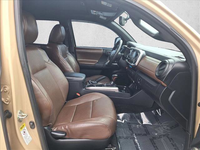 Used 2016 Toyota Tacoma Limited w/ Towing Package image 19