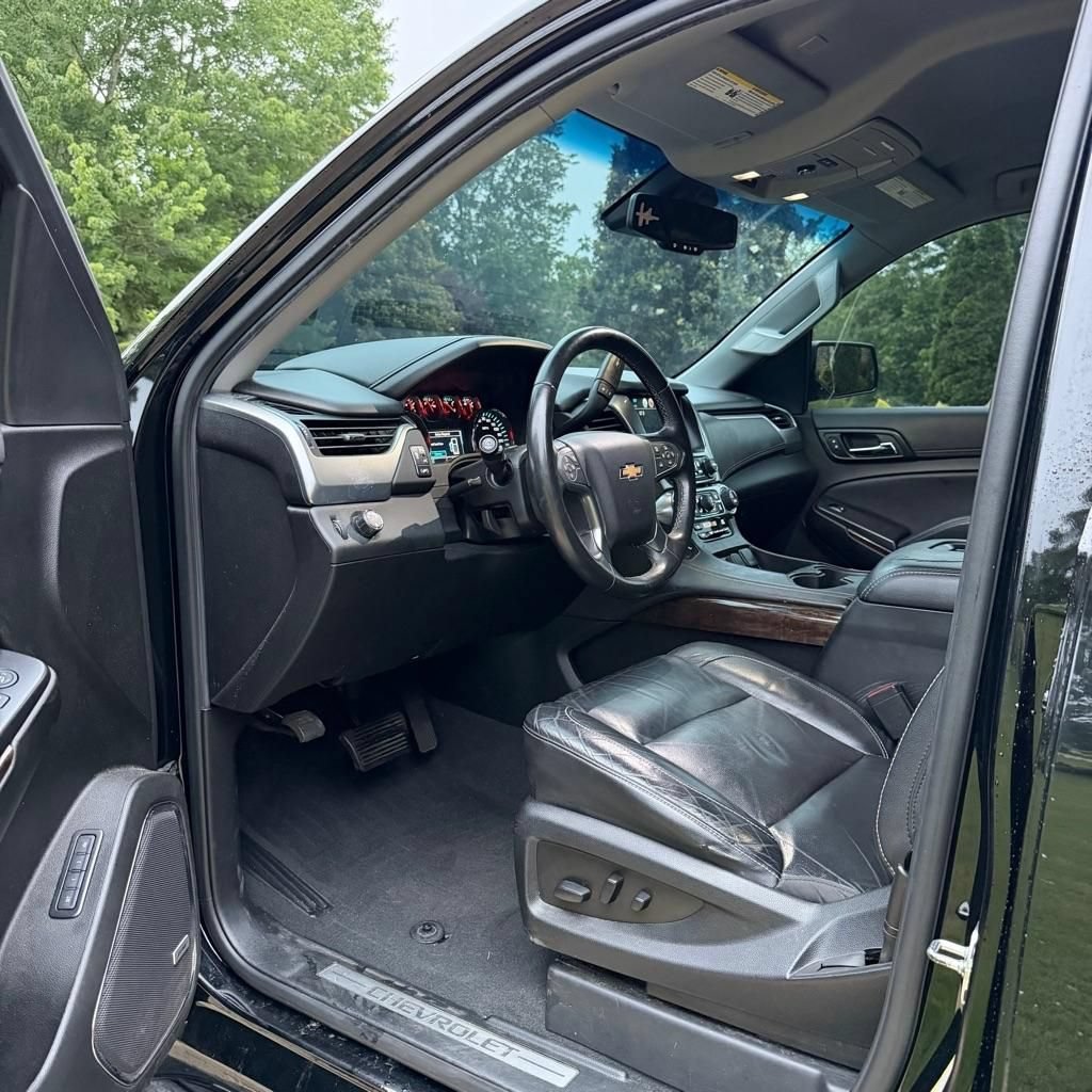 Used 2019 Chevrolet Suburban LT RWD image 10