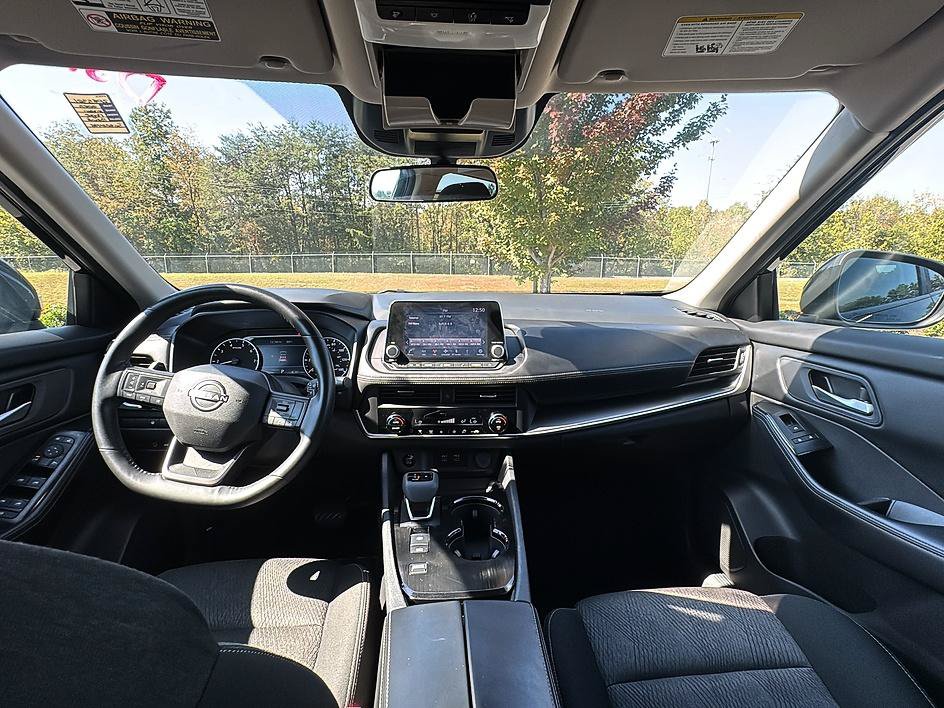 Certified 2025 Nissan Rogue SV FWD image 28