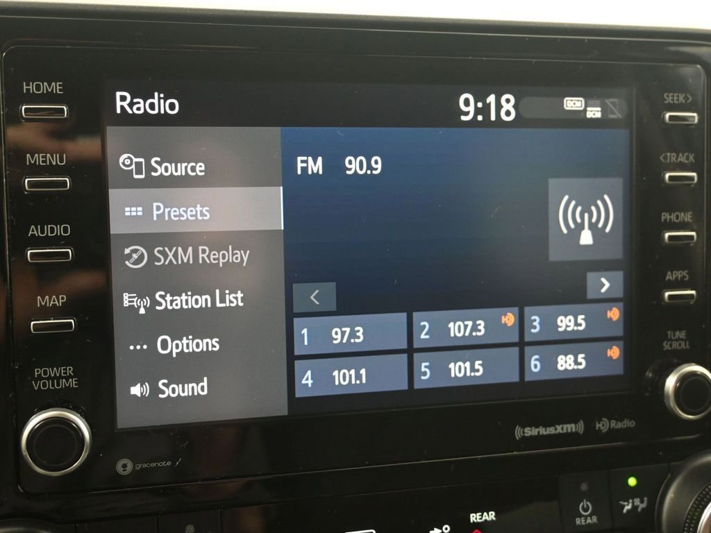 Used 2020 Toyota Highlander LE image 17