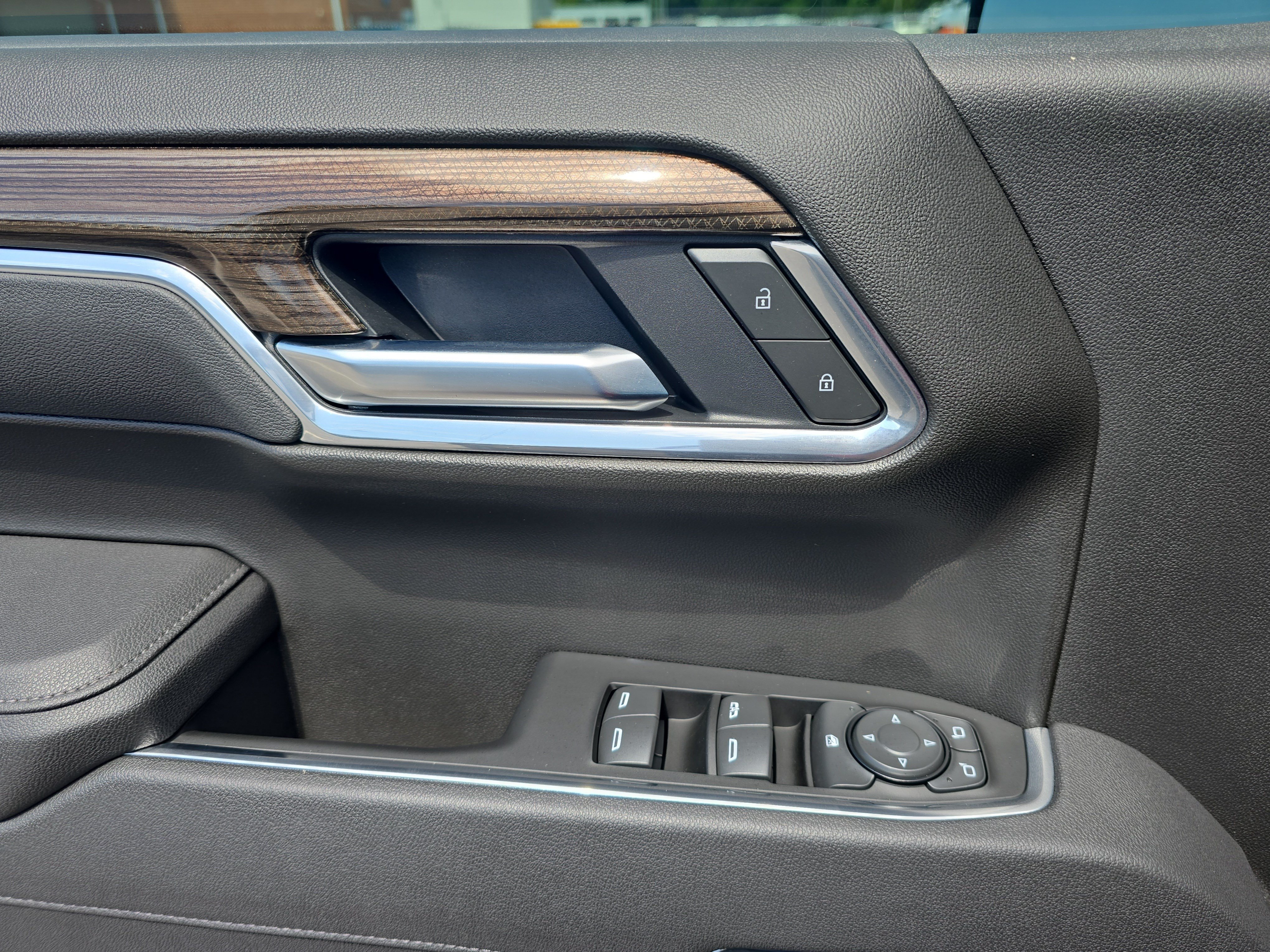 Used 2025 Chevrolet Silverado 1500 LT Trail Boss w/ Convenience Package II AWD/4WD image 29